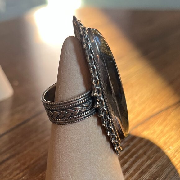 Enormous Labradorite ring - Picture 6 of 7